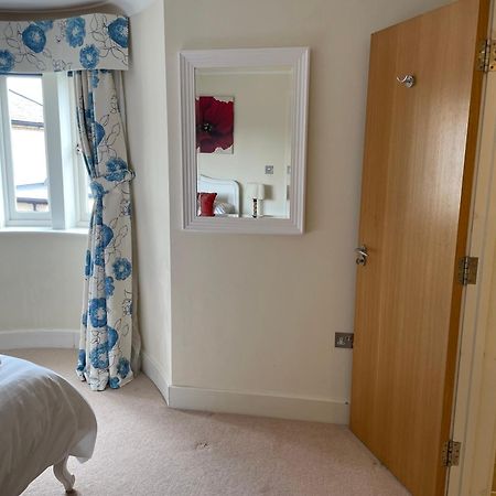 Top Floor En-Suite Double Bedrooms With Great View Of Windsor Castle & Free Parking Exterior photo