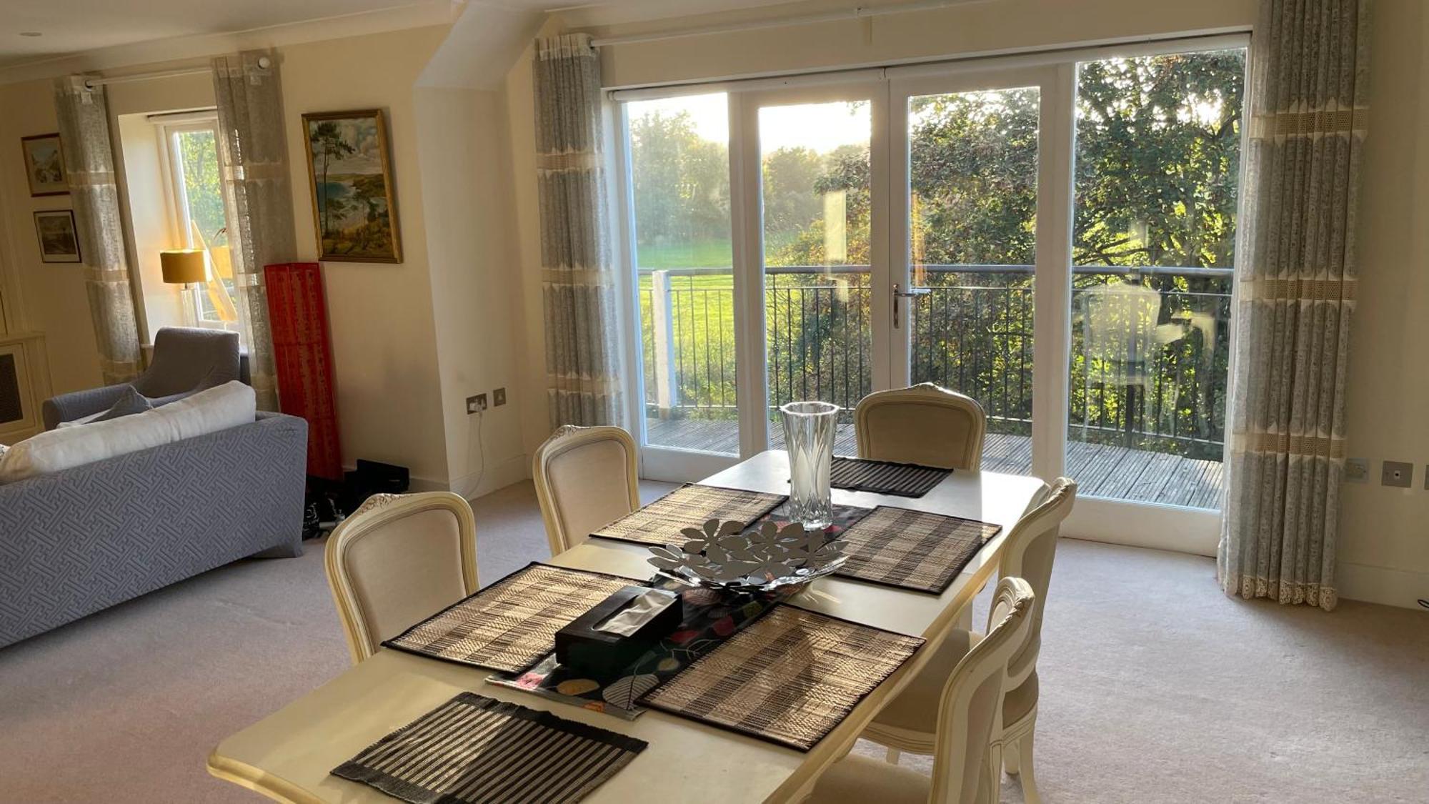 Top Floor En-Suite Double Bedrooms With Great View Of Windsor Castle & Free Parking Exterior photo
