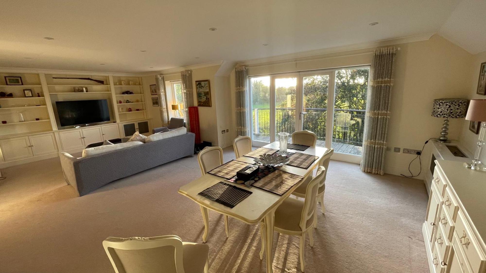 Top Floor En-Suite Double Bedrooms With Great View Of Windsor Castle & Free Parking Exterior photo