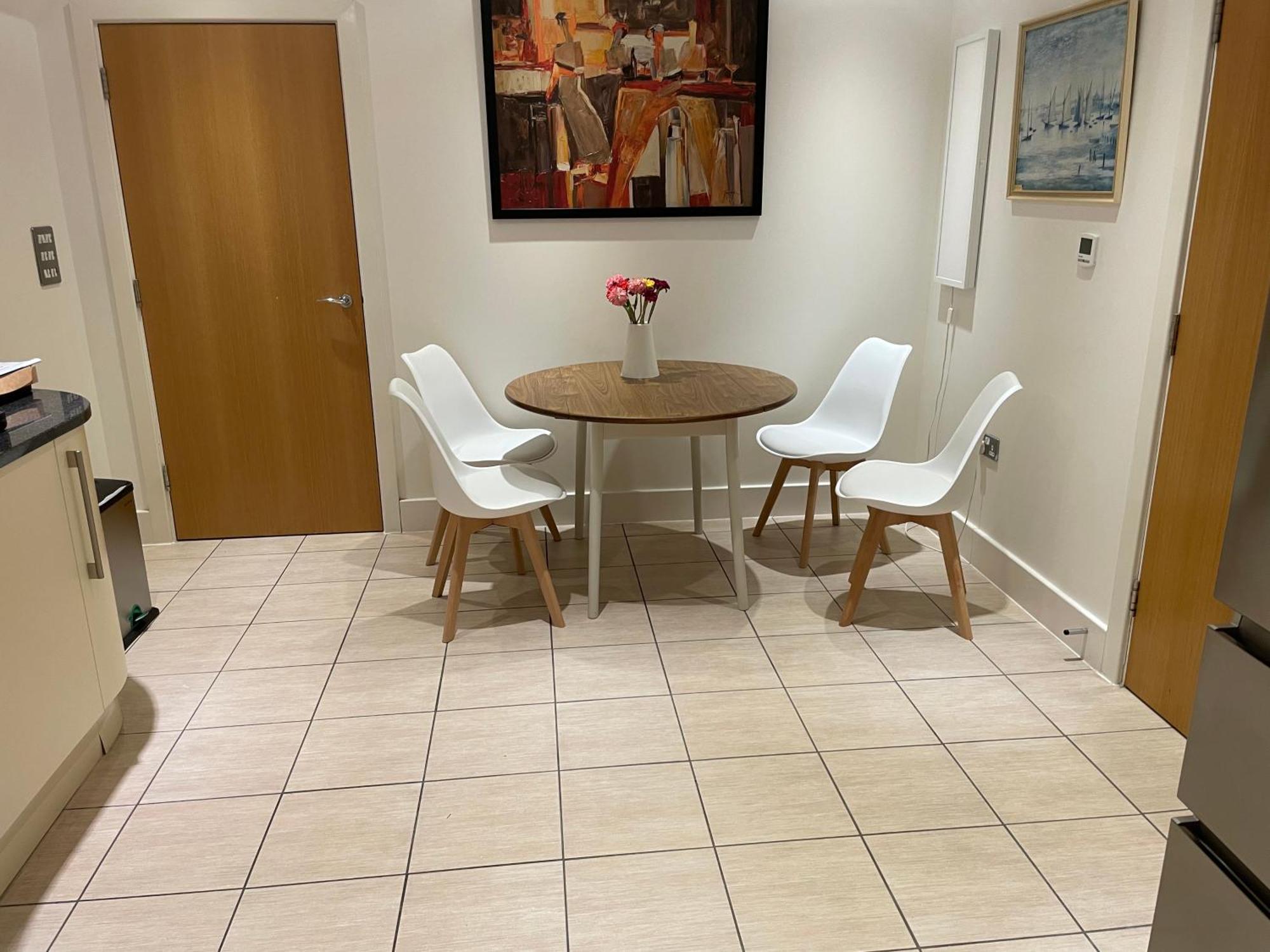Top Floor En-Suite Double Bedrooms With Great View Of Windsor Castle & Free Parking Exterior photo