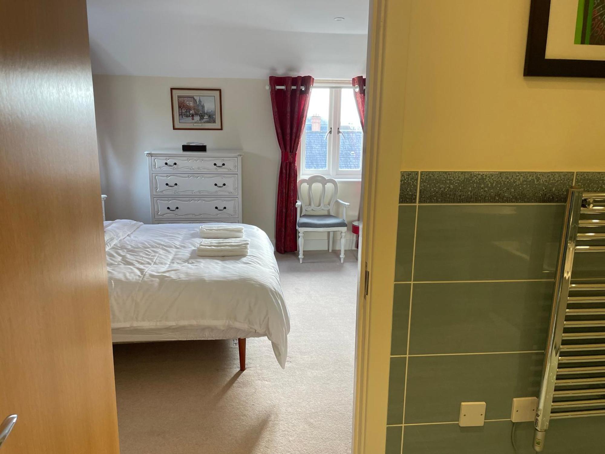Top Floor En-Suite Double Bedrooms With Great View Of Windsor Castle & Free Parking Exterior photo