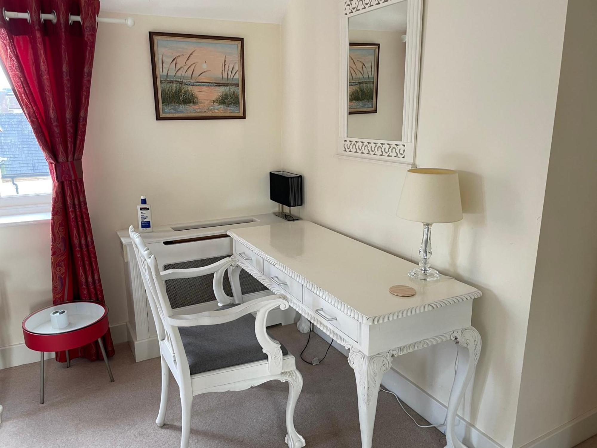 Top Floor En-Suite Double Bedrooms With Great View Of Windsor Castle & Free Parking Exterior photo