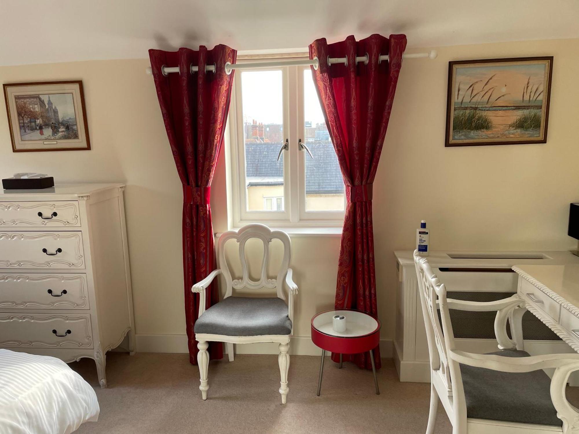 Top Floor En-Suite Double Bedrooms With Great View Of Windsor Castle & Free Parking Exterior photo
