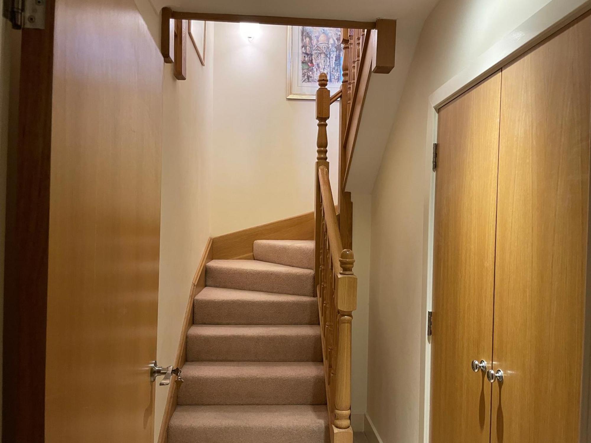 Top Floor En-Suite Double Bedrooms With Great View Of Windsor Castle & Free Parking Exterior photo