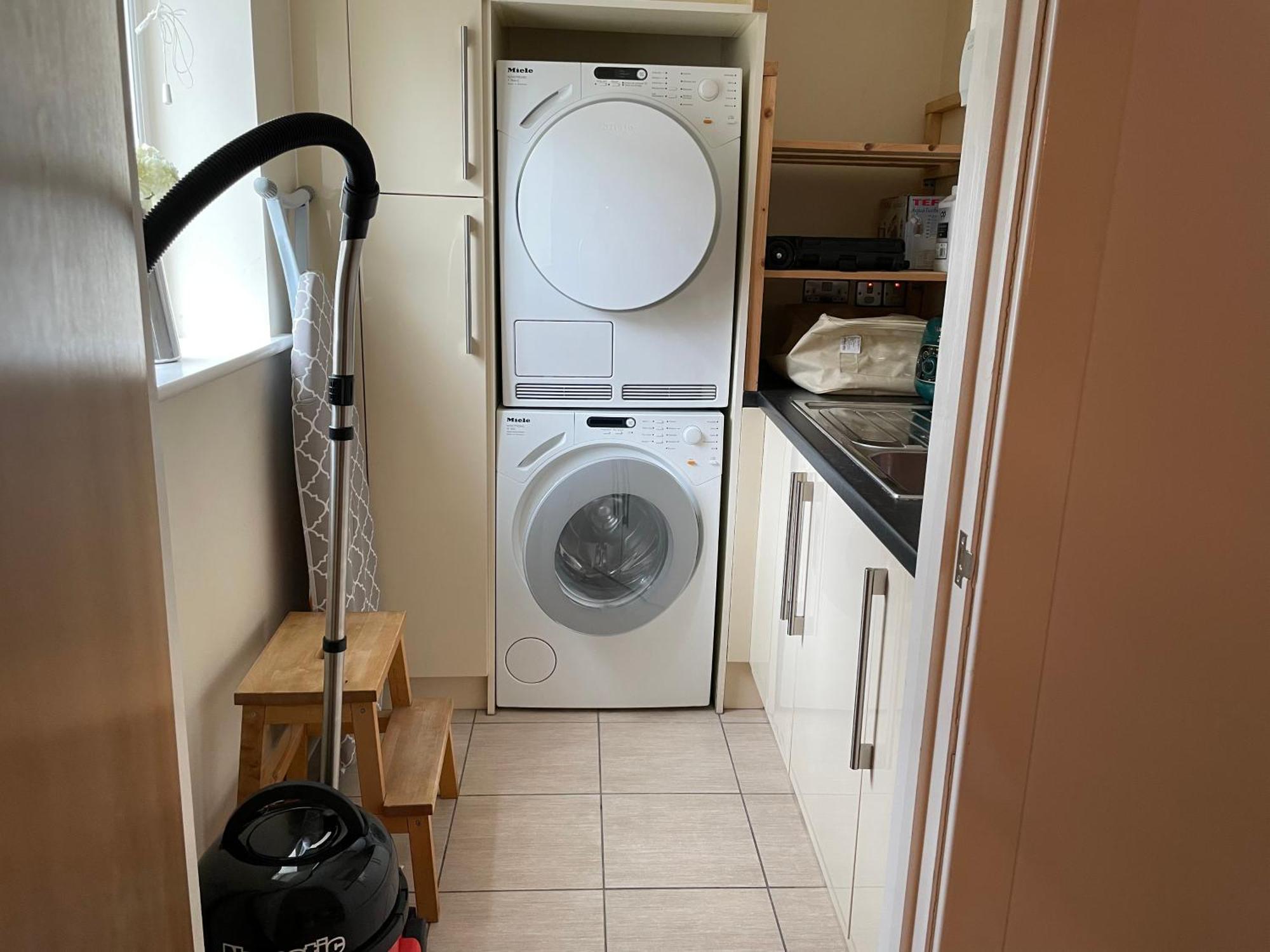Top Floor En-Suite Double Bedrooms With Great View Of Windsor Castle & Free Parking Exterior photo