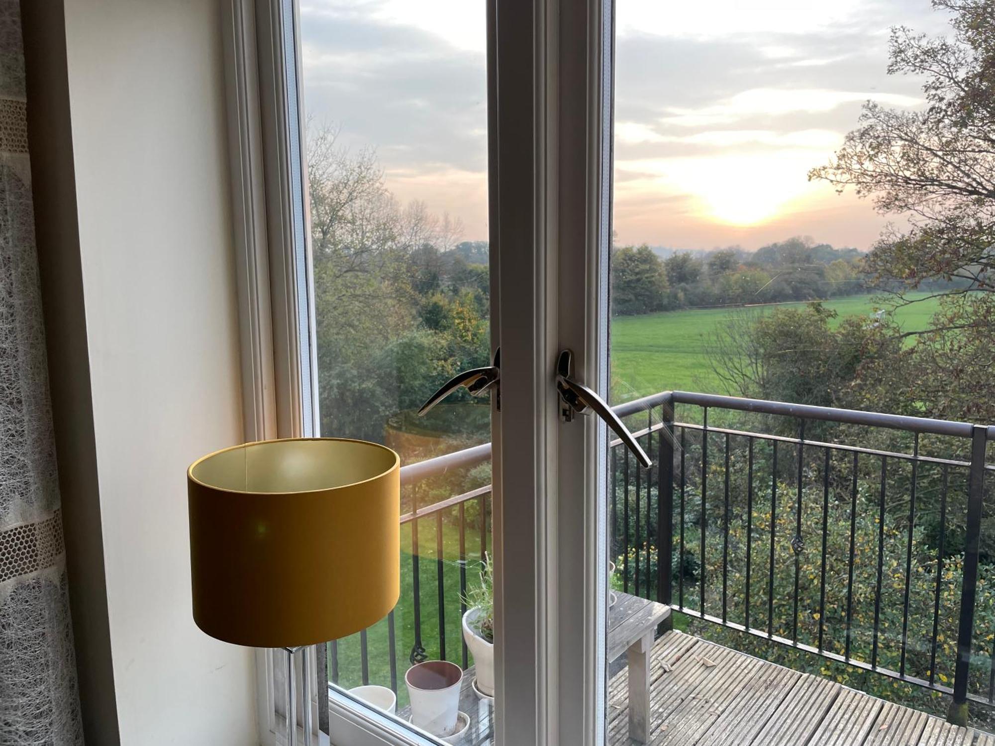 Top Floor En-Suite Double Bedrooms With Great View Of Windsor Castle & Free Parking Exterior photo