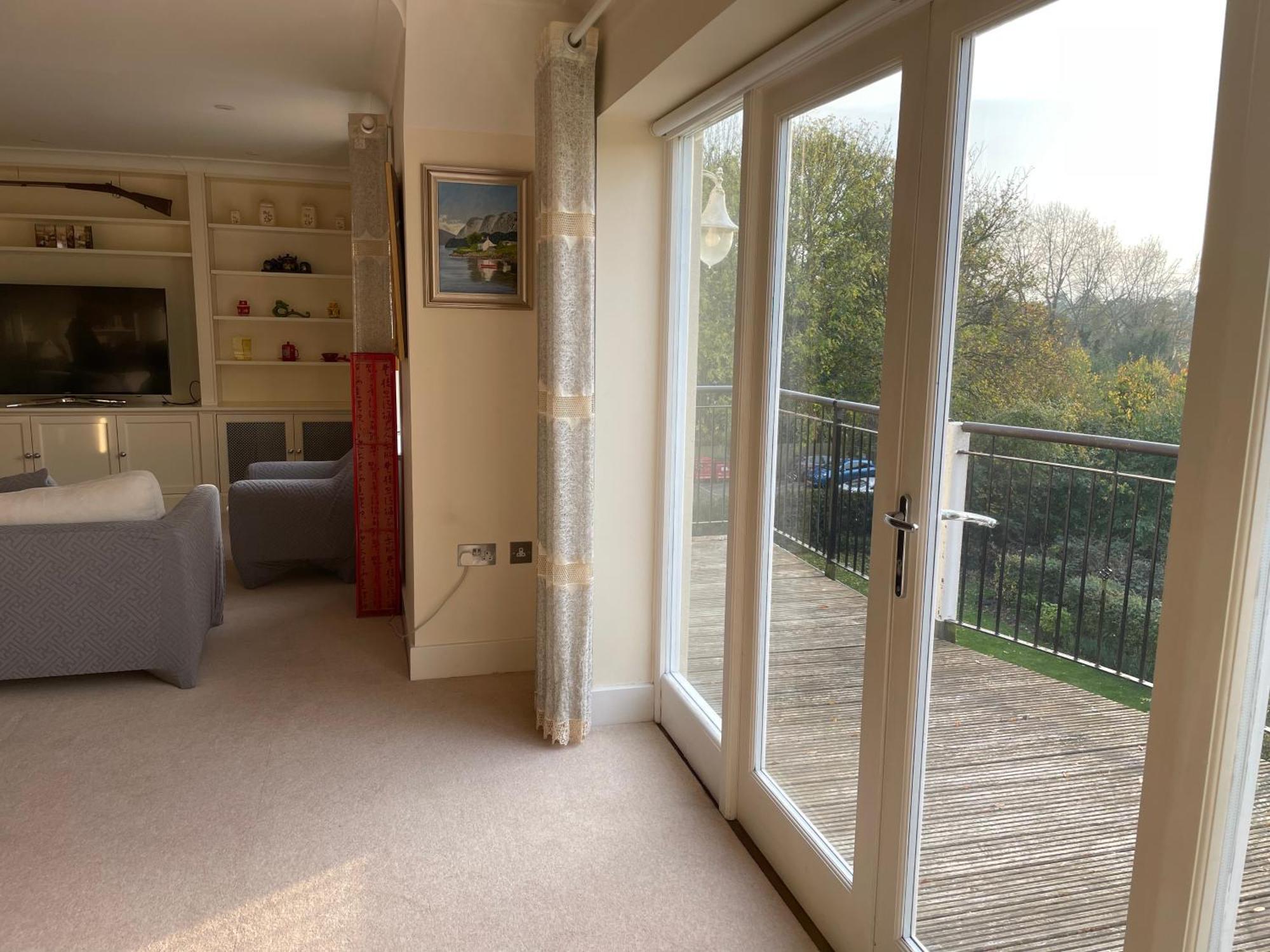 Top Floor En-Suite Double Bedrooms With Great View Of Windsor Castle & Free Parking Exterior photo