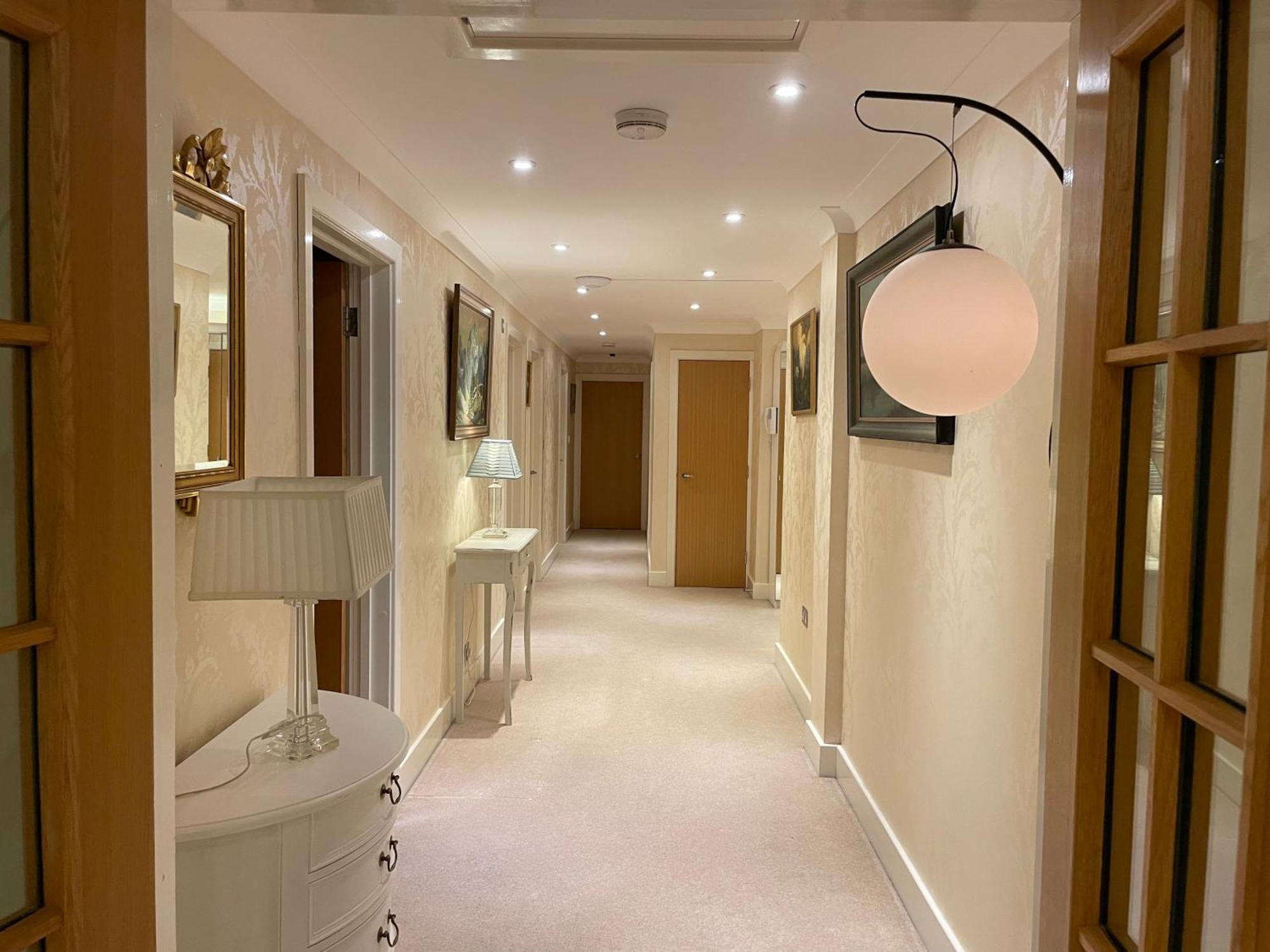 Top Floor En-Suite Double Bedrooms With Great View Of Windsor Castle & Free Parking Exterior photo