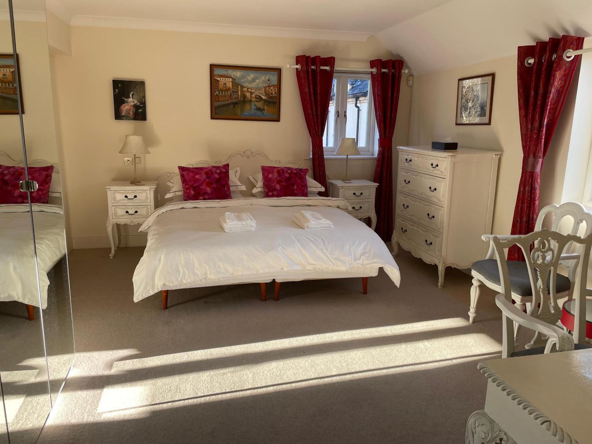 Top Floor En-Suite Double Bedrooms With Great View Of Windsor Castle & Free Parking Exterior photo