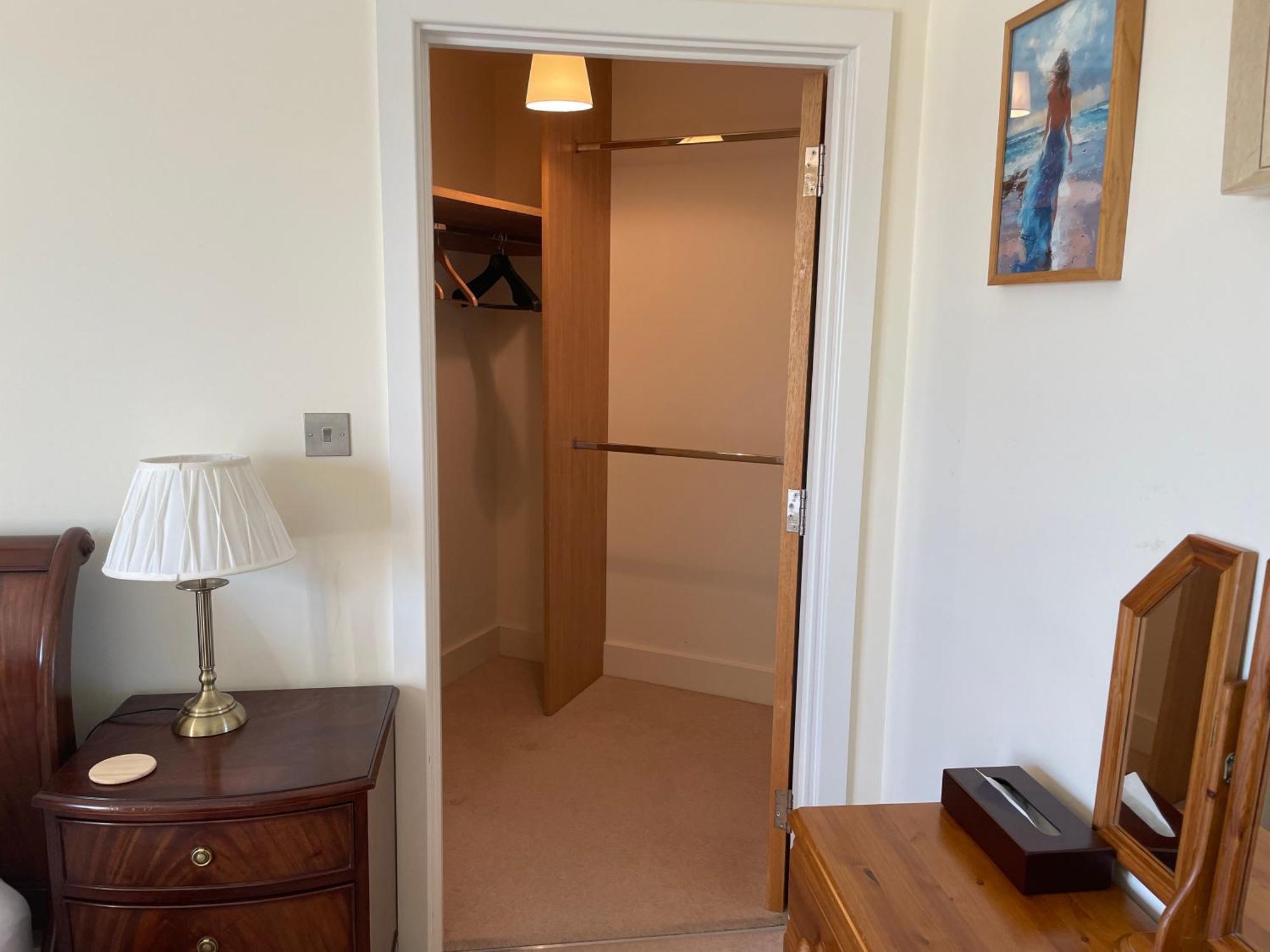 Top Floor En-Suite Double Bedrooms With Great View Of Windsor Castle & Free Parking Exterior photo