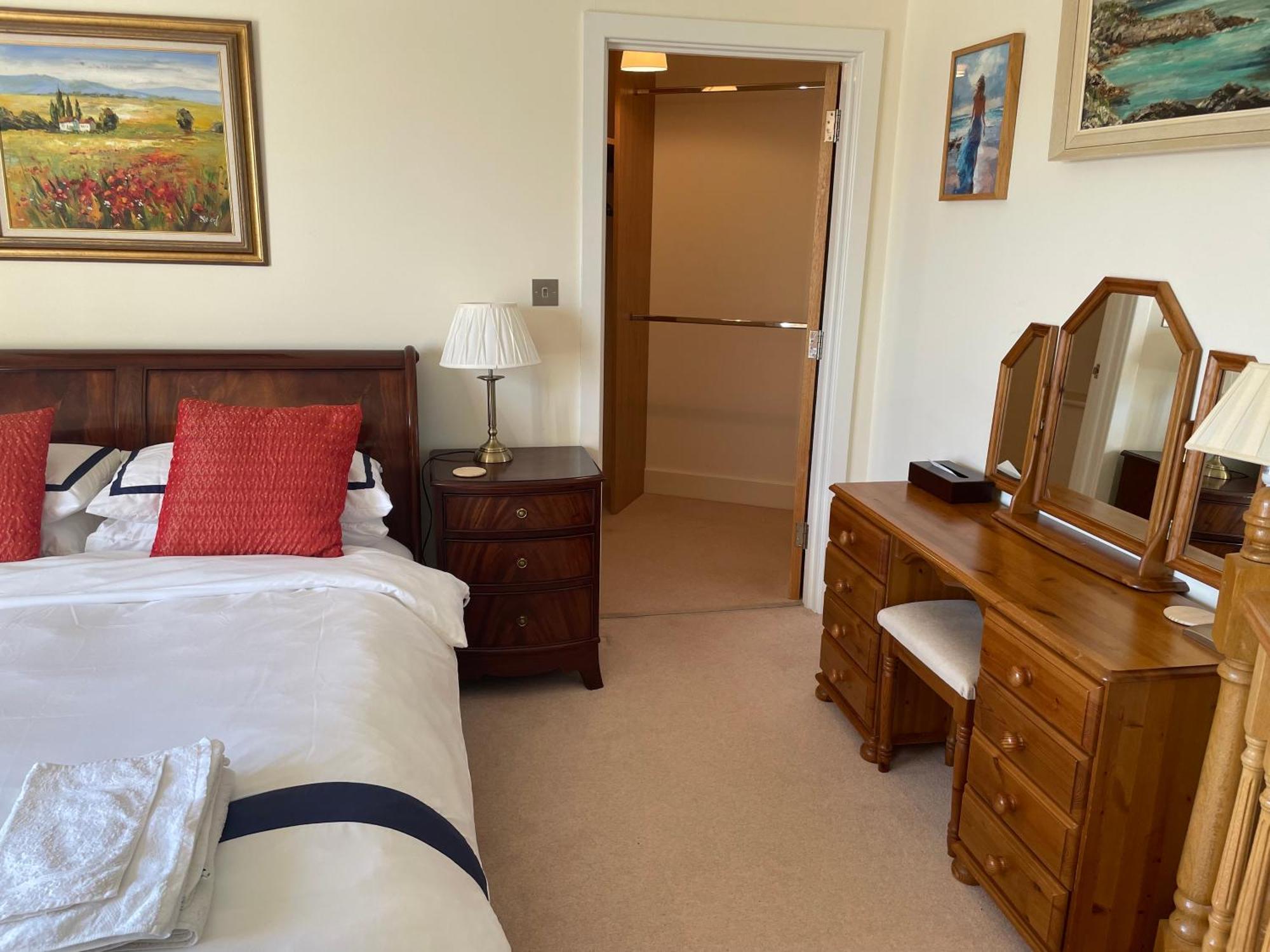 Top Floor En-Suite Double Bedrooms With Great View Of Windsor Castle & Free Parking Exterior photo