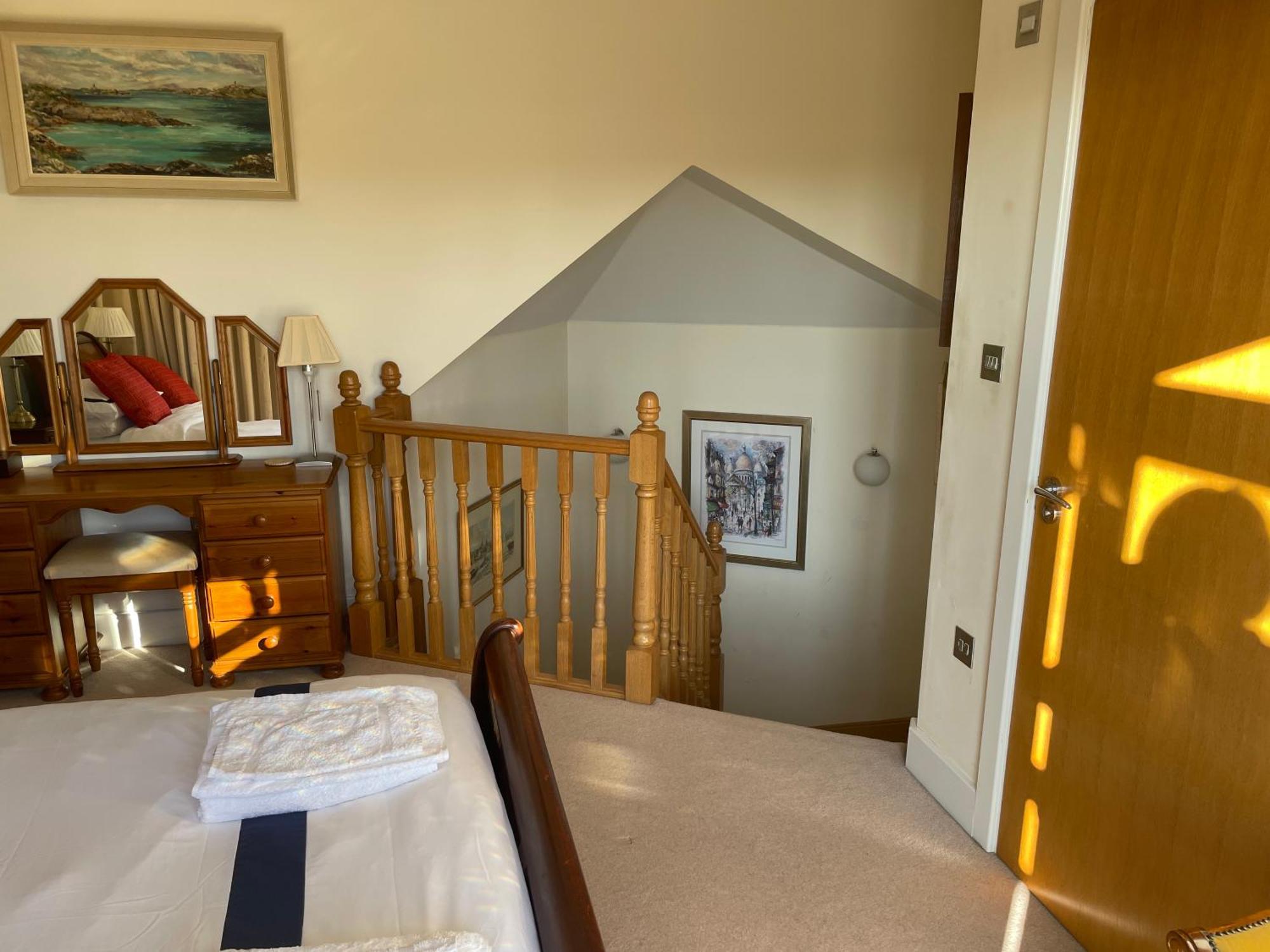 Top Floor En-Suite Double Bedrooms With Great View Of Windsor Castle & Free Parking Exterior photo