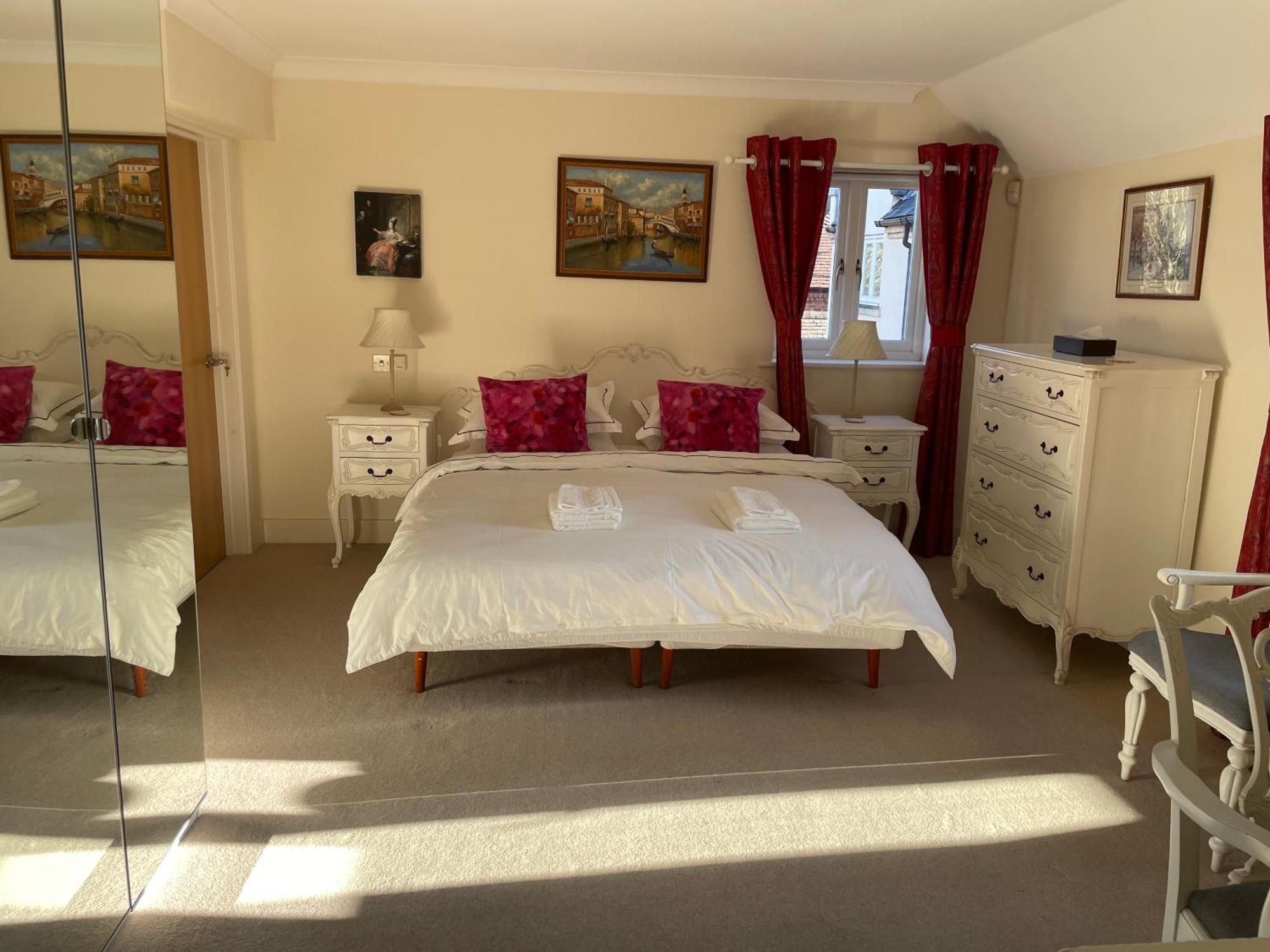 Top Floor En-Suite Double Bedrooms With Great View Of Windsor Castle & Free Parking Exterior photo