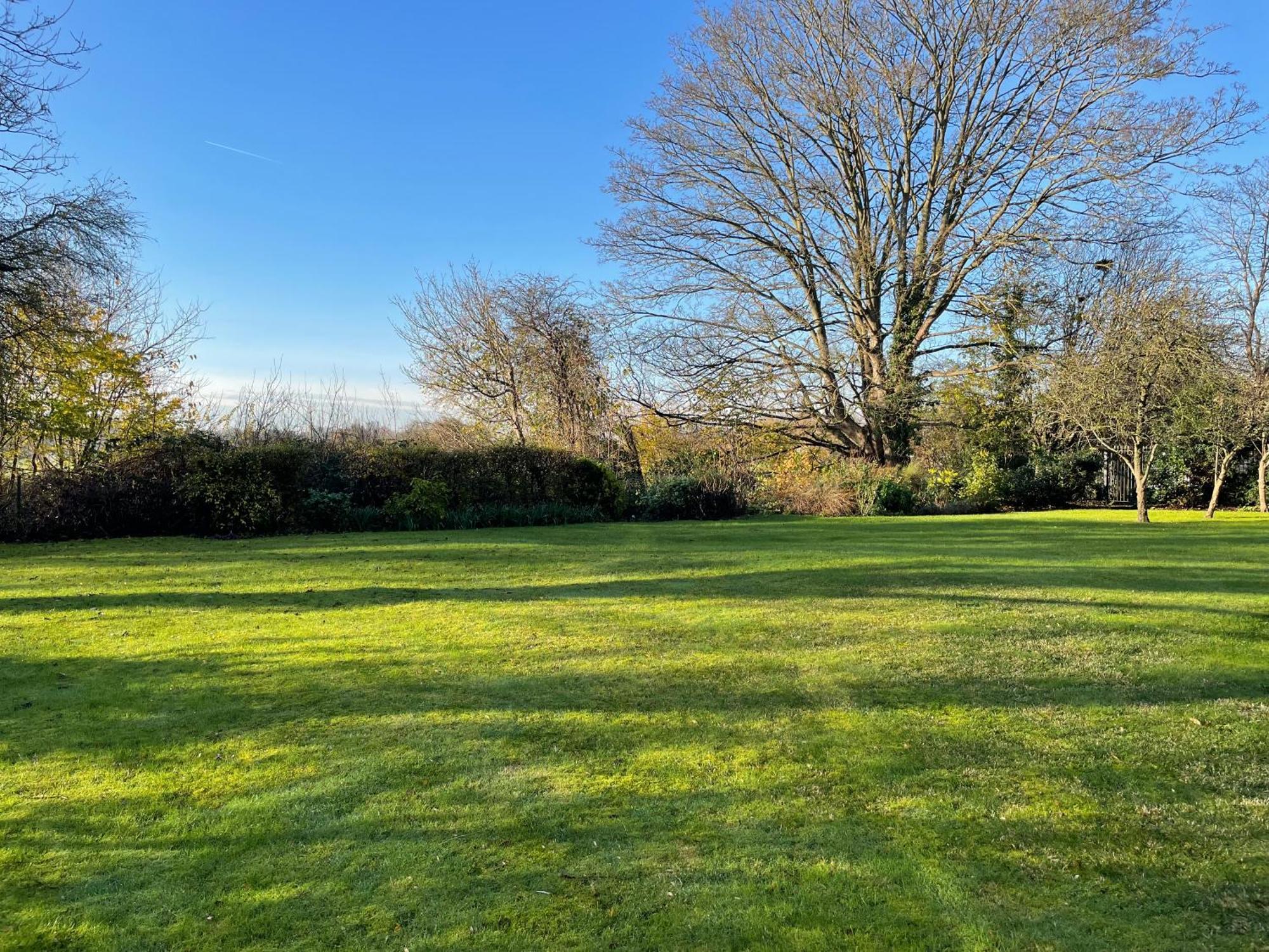 Top Floor En-Suite Double Bedrooms With Great View Of Windsor Castle & Free Parking Exterior photo