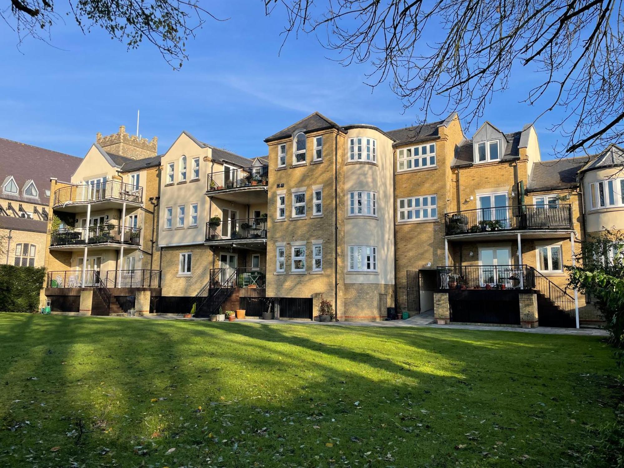 Top Floor En-Suite Double Bedrooms With Great View Of Windsor Castle & Free Parking Exterior photo