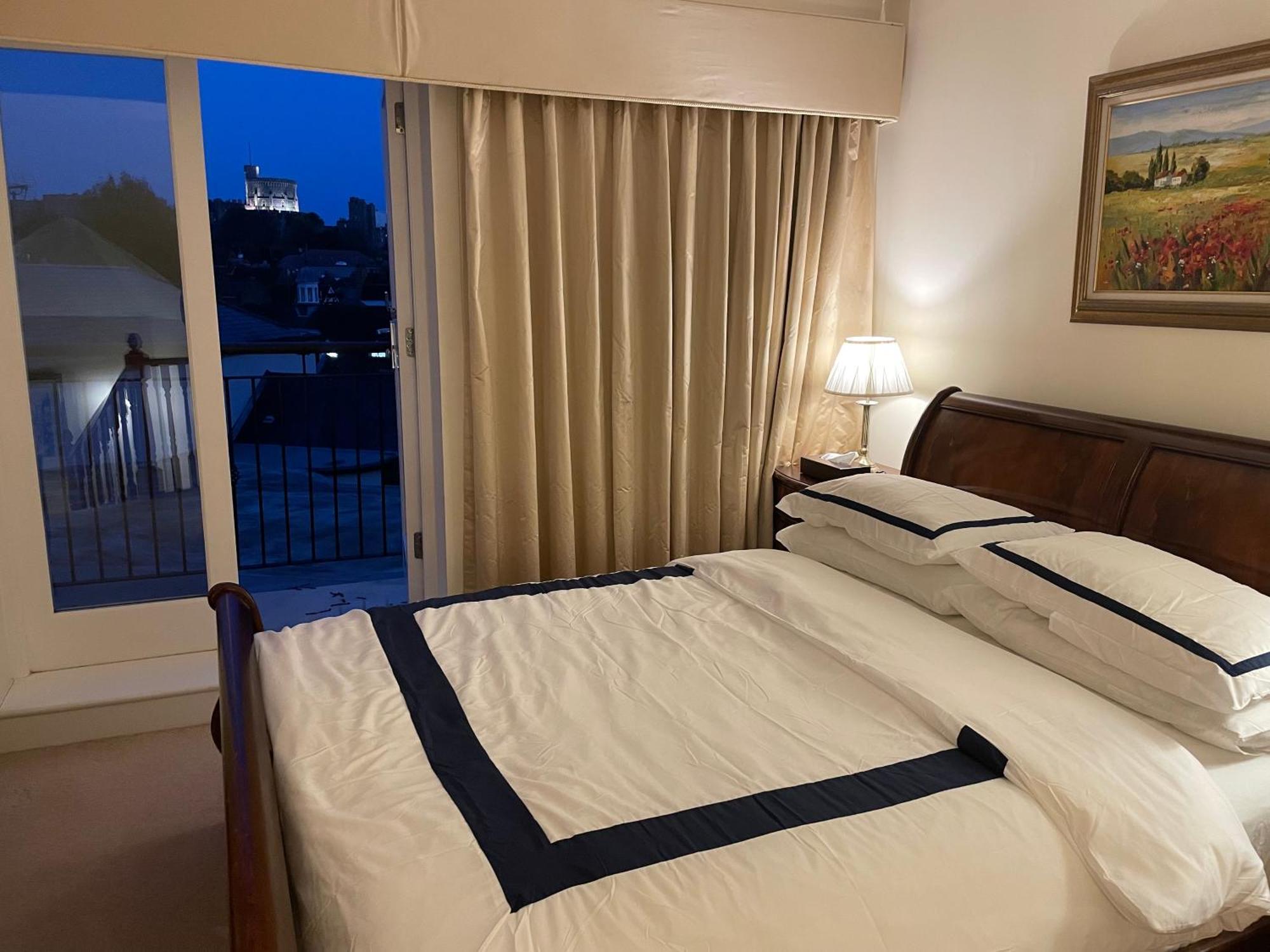 Top Floor En-Suite Double Bedrooms With Great View Of Windsor Castle & Free Parking Exterior photo