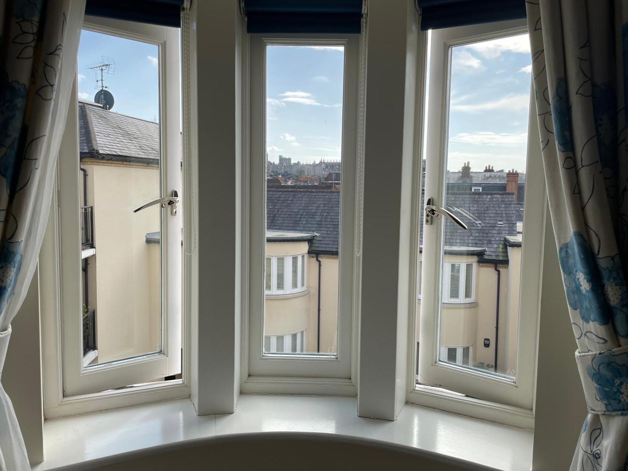 Top Floor En-Suite Double Bedrooms With Great View Of Windsor Castle & Free Parking Exterior photo