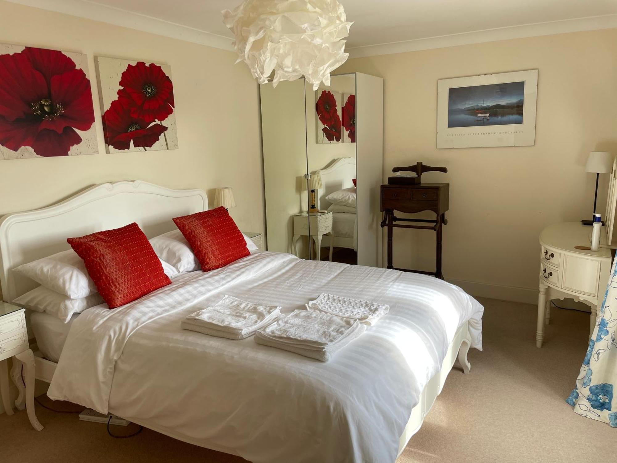 Top Floor En-Suite Double Bedrooms With Great View Of Windsor Castle & Free Parking Exterior photo