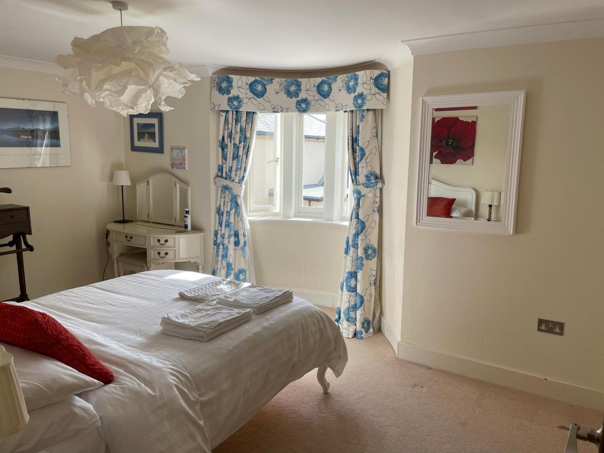 Top Floor En-Suite Double Bedrooms With Great View Of Windsor Castle & Free Parking Exterior photo